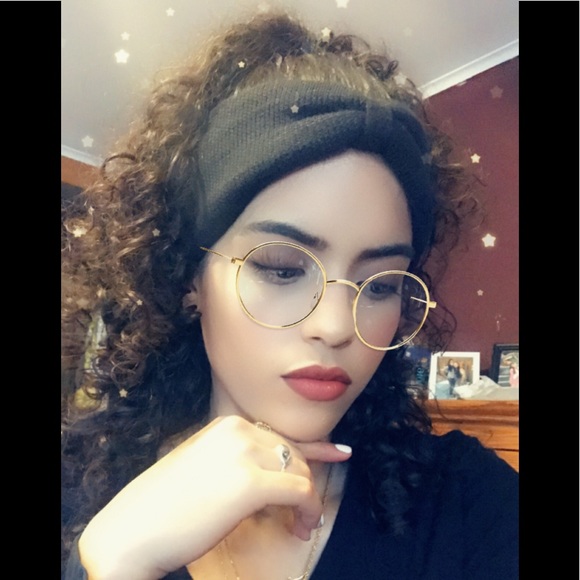 Poshmark profile picture for @malvajen